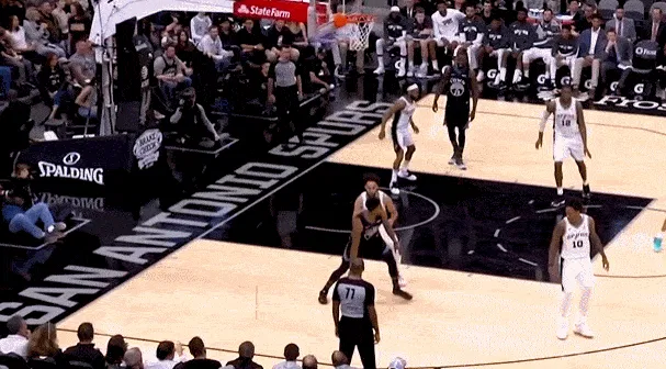 开云体育登录-再见NBA！三次膝盖大伤，如何评价达米恩李的生涯？