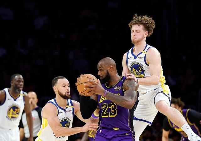 开云体育登录-40岁零38天！詹皇轰42+17+8创神迹超乔丹+扎心库里