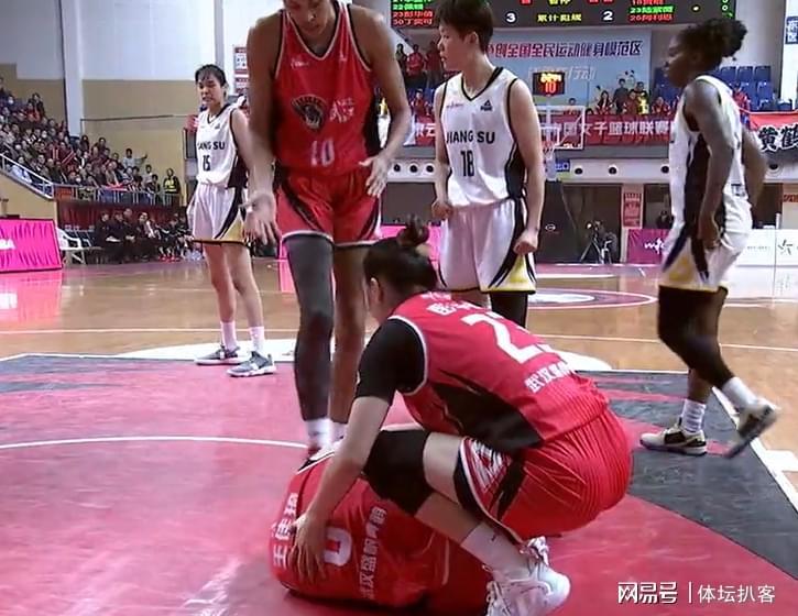 开云体育中国-赛场流氓！WCBA惊现外援阿利恩垫脚致盛帆女篮核心王佳琦赛季报销