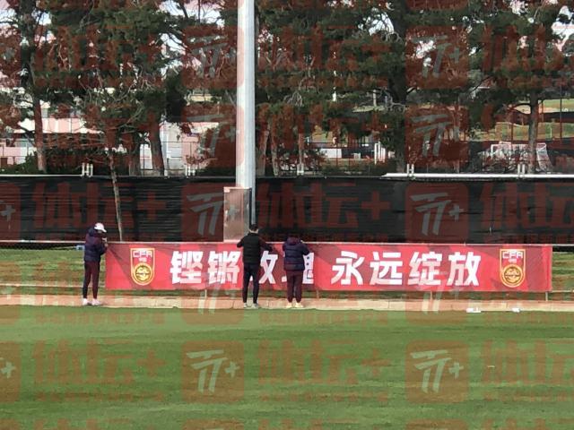 开云体育入口-中国女足进入世界杯节奏 孙雯亲自挂上助威横幅