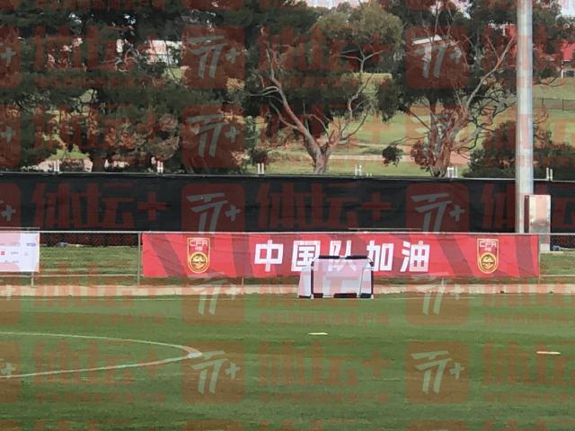 开云体育入口-中国女足进入世界杯节奏 孙雯亲自挂上助威横幅