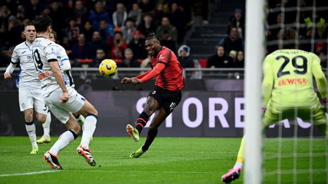 米兰憾平难掩精彩个人秀，莱昂从T台秀到球场